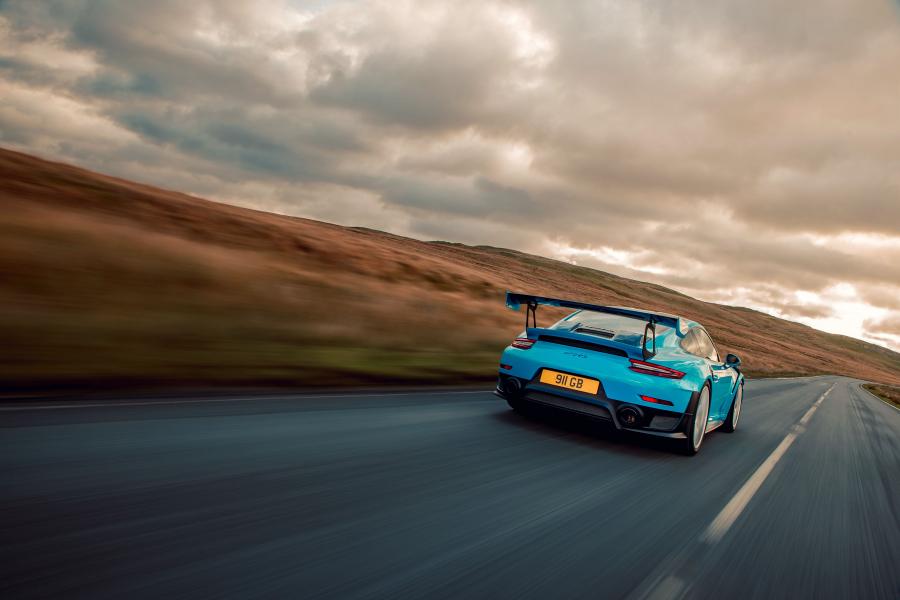  Porsche 911 GT2 RS 2017 года  (UK) (фото 10 из 14)